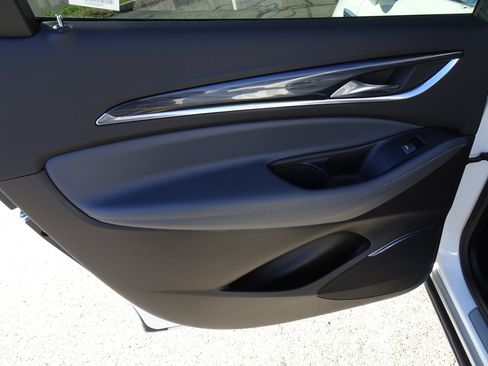 Used 2024 Buick Enclave Premium image 16