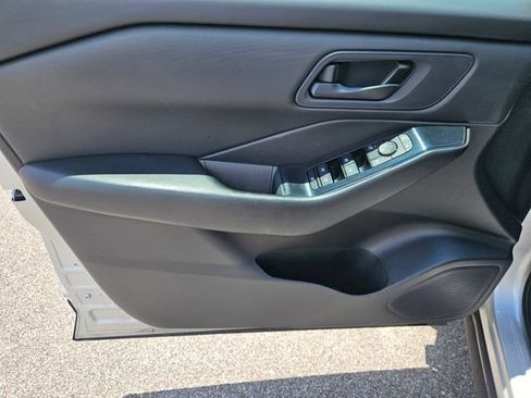 Used 2024 Nissan Rogue S AWD/4WD image 10