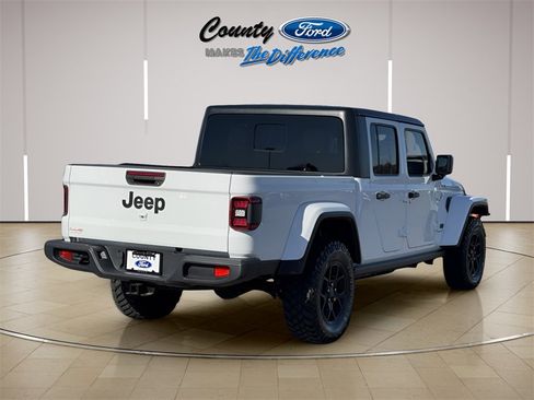 Used 2024 Jeep Gladiator Willys image 23