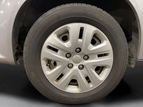 Used 2016 Dodge Grand Caravan American Value Package w/ UConnect Hands-Free Group image 17