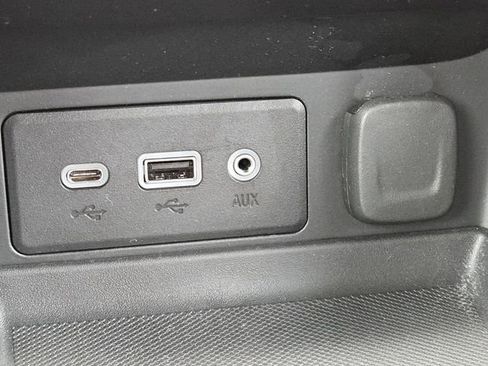 Used 2023 GMC Terrain SLE w/ Driver Convenience Package image 6