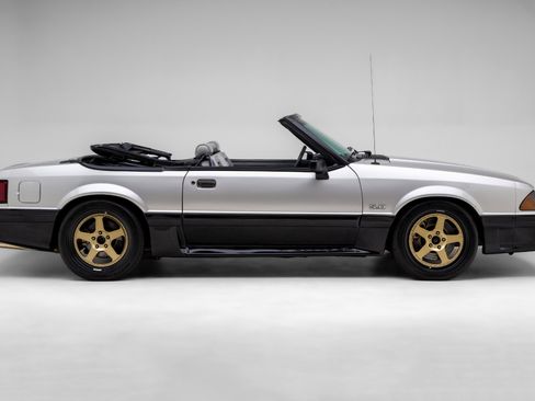 Used 1990 Ford Mustang GT RWD image 14