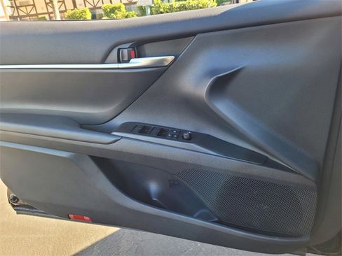 Used 2024 Toyota Camry SE image 12