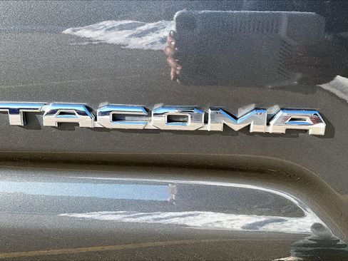 Used 2017 Toyota Tacoma SR5 w/ Tow Package image 33