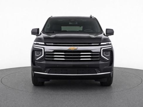 Used 2025 Chevrolet Suburban LT w/ Comfort Package RWD image 2