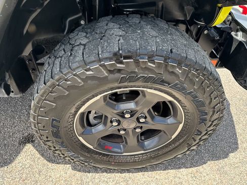 Used 2023 Jeep Gladiator Rubicon AWD/4WD image 44
