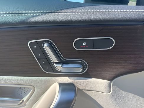 Used 2025 Mercedes-Benz CLA 250 4MATIC image 11