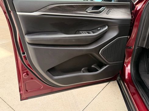 New 2026 Jeep Grand Cherokee Limited image 32