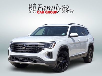 Used 2025 Volkswagen Atlas SE w/ Black Wheel Package