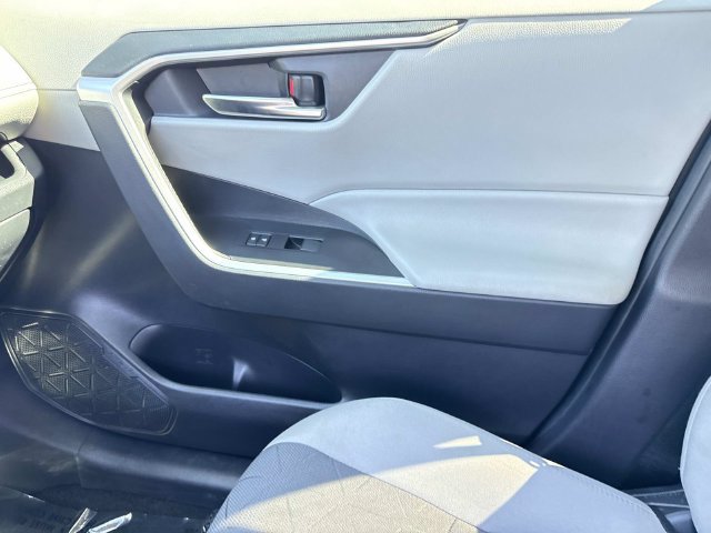 Used 2021 Toyota RAV4 XLE FWD image 22