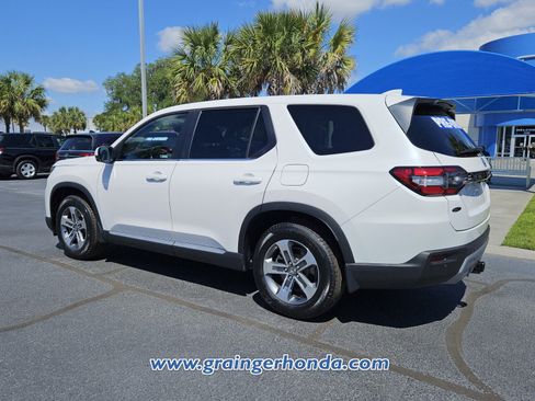 Used 2025 Honda Pilot EX-L image 3