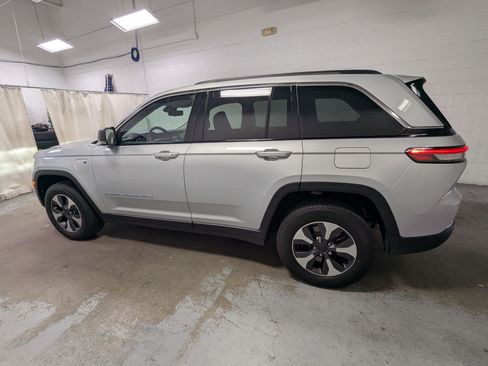 Used 2022 Jeep Grand Cherokee Limited 4xe w/ Luxury Tech Group II AWD/4WD image 10