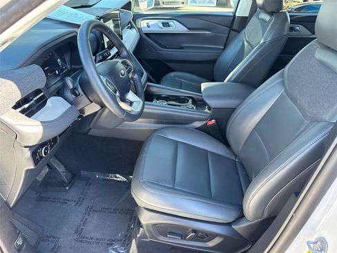 Used 2025 Ford Explorer Active w/ Active Comfort Package image 26