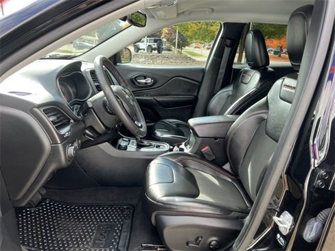 Used 2022 Jeep Cherokee Trailhawk image 4