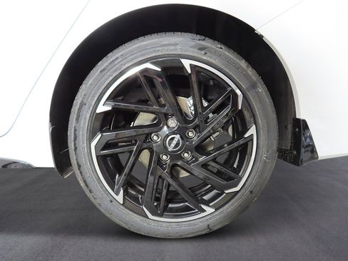 New 2026 Nissan Sentra SR w/ SR Premium Package FWD image 9