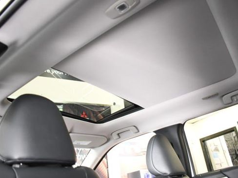 Used 2024 Mitsubishi Outlander Ralliart AWD/4WD image 28