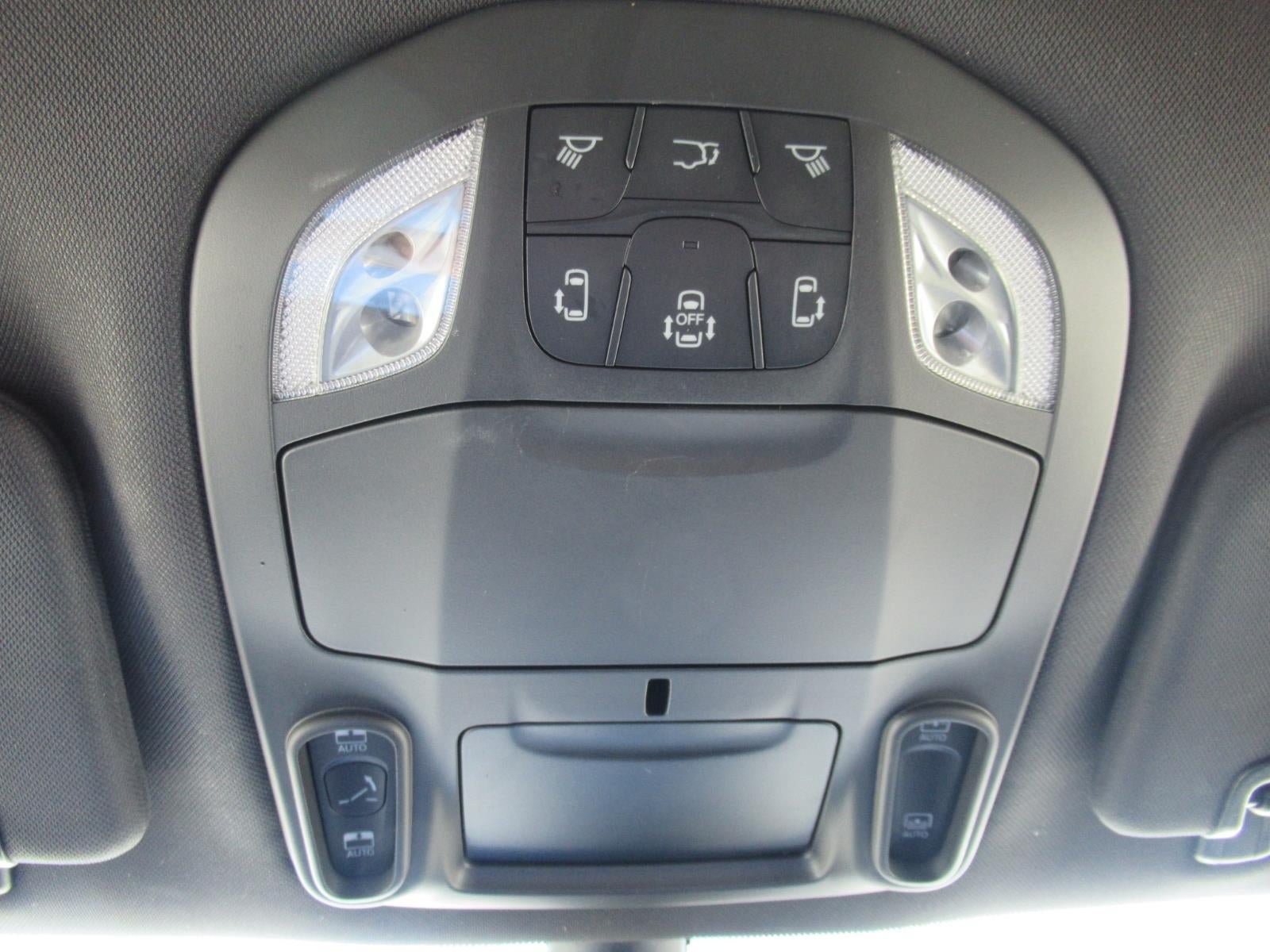 Used 2026 Chrysler Pacifica Limited FWD image 30