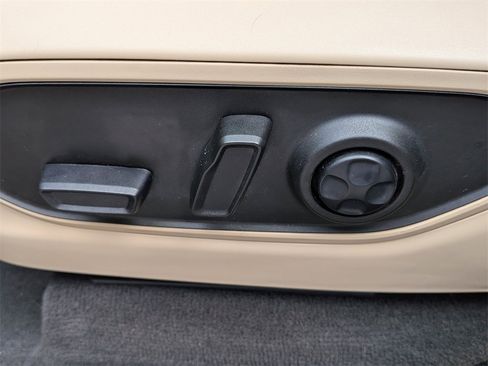 Used 2021 Jeep Grand Cherokee L Limited w/ Luxury Tech Group II image 18