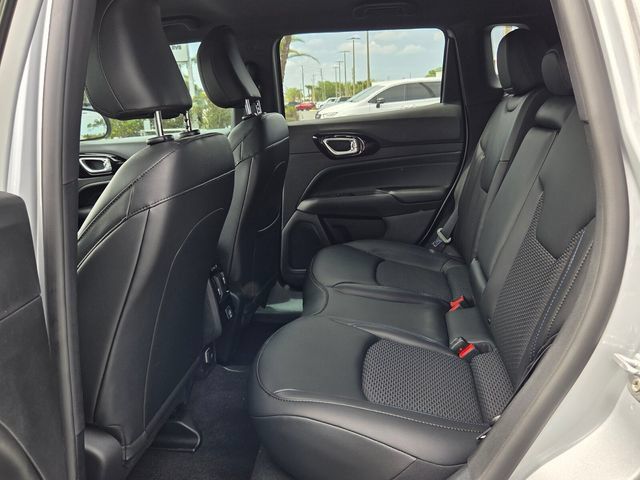 Used 2026 Jeep Compass Latitude AWD/4WD image 11