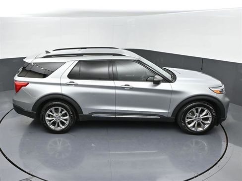 Used 2023 Ford Explorer XLT w/ Equipment Group 202A RWD image 47
