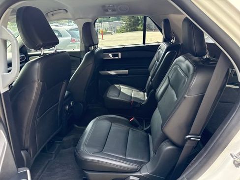 Used 2021 Ford Explorer Limited w/ Equipment Group 301A AWD/4WD image 13
