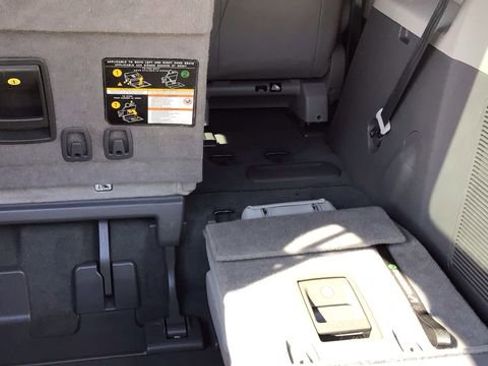 Used 2020 Toyota Sienna XLE image 12