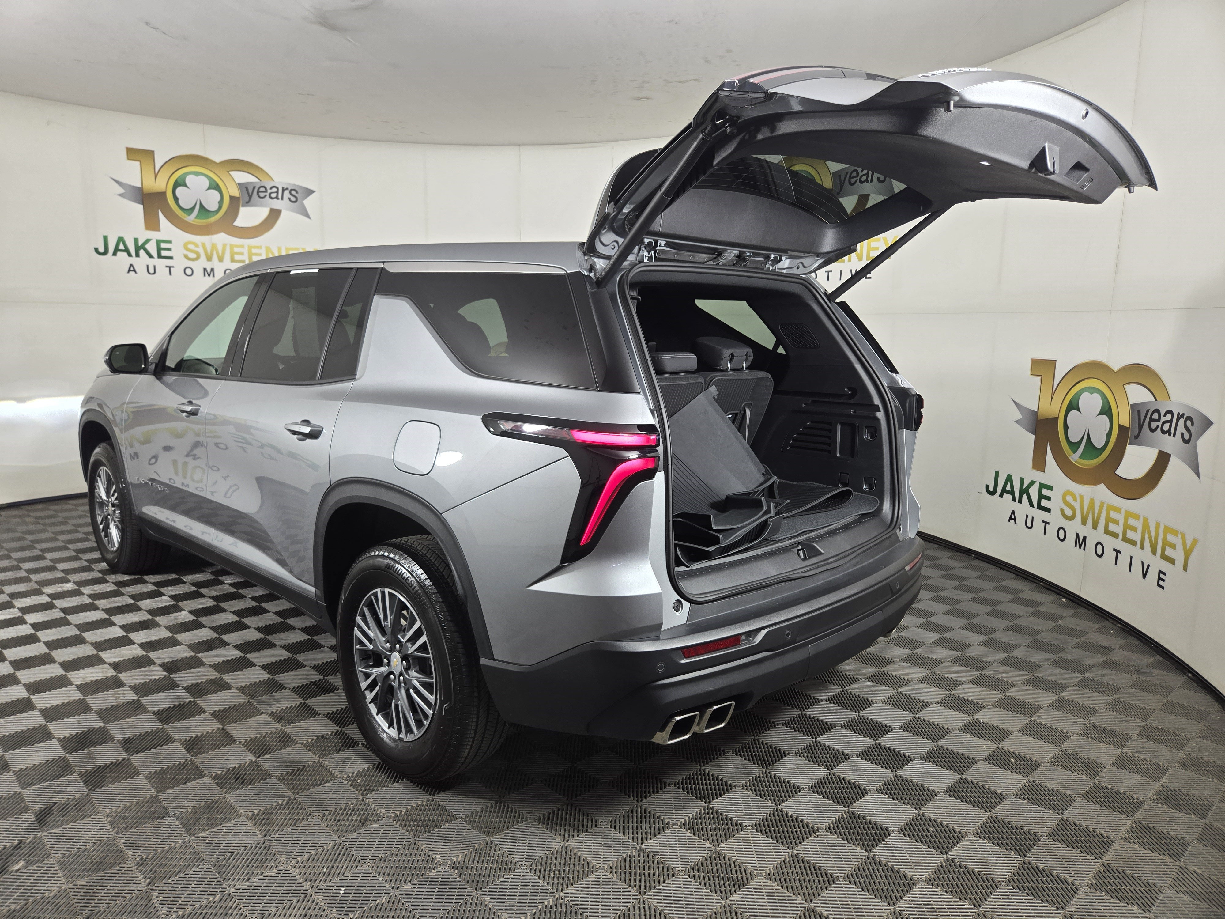 Certified 2024 Chevrolet Traverse LS FWD image 34