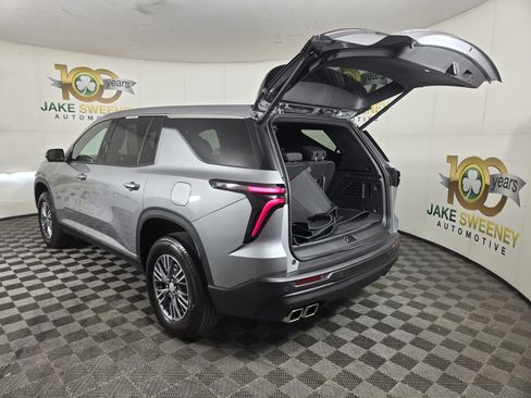 Used 2024 Chevrolet Traverse LS FWD image 34
