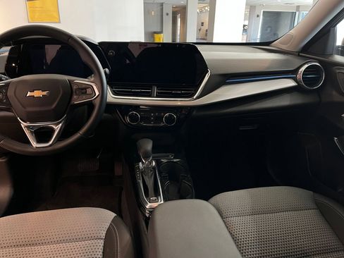 Used 2025 Chevrolet Trax LT w/ LT Convenience Package image 34