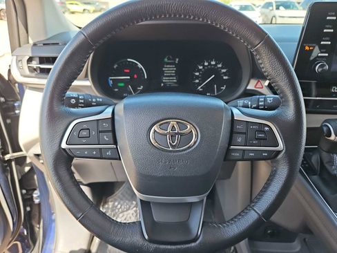 Used 2023 Toyota Sienna XLE image 22
