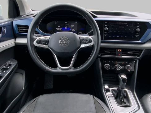 Used 2024 Volkswagen Taos SE FWD image 6