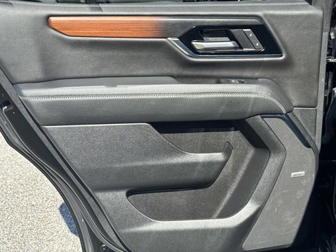 Used 2025 GMC Yukon Denali image 11