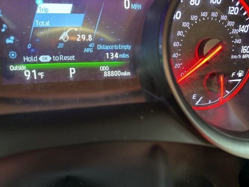 Used 2022 Toyota Camry XSE image 9