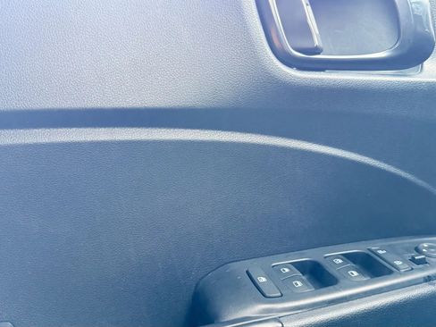 Used 2023 Hyundai Venue Limited image 26