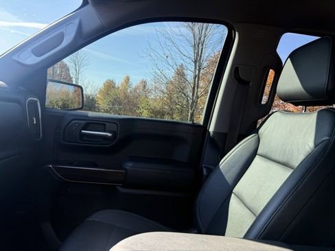 Used 2021 Chevrolet Silverado 1500 LT Trail Boss image 33