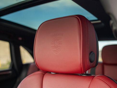 Used 2025 Porsche Macan image 13