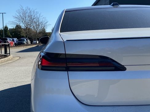 Used 2025 BMW 740i w/ Premium Package image 43