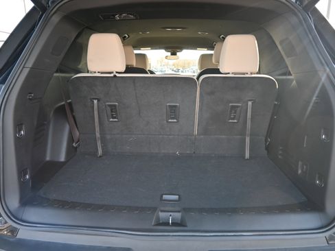 Used 2022 Chevrolet Traverse LT image 34