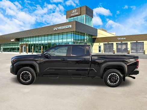 Used 2024 Toyota Tacoma TRD Off-Road image 9