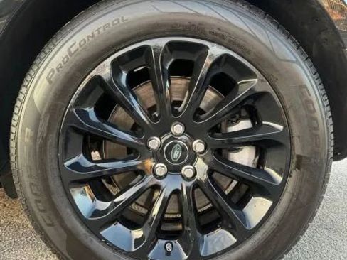 Used 2018 Land Rover Range Rover HSE image 16