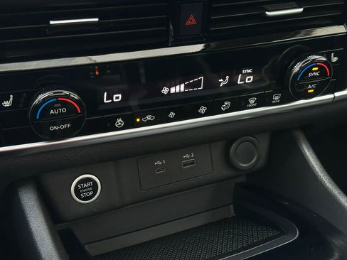 Used 2021 Nissan Rogue SV w/ Premium Package image 34