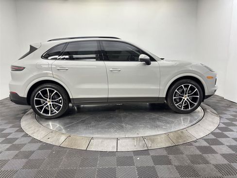 Used 2022 Porsche Cayenne Platinum Edition w/ Premium Package Plus AWD/4WD image 17