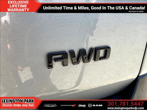 Used 2023 Chevrolet Traverse Premier w/ Redline Edition AWD/4WD image 23