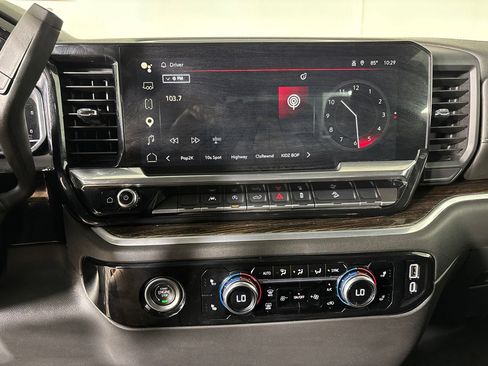 Used 2022 GMC Sierra 1500 SLE AWD/4WD image 17
