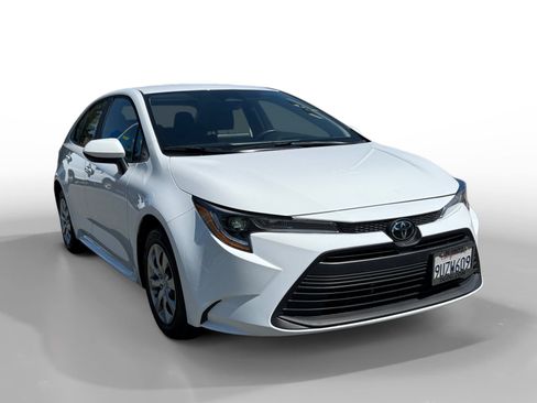 Used 2025 Toyota Corolla LE FWD image 7