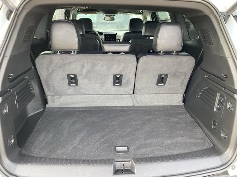 Used 2025 GMC Acadia Denali w/ LPO, Floor Liner Package AWD/4WD image 29