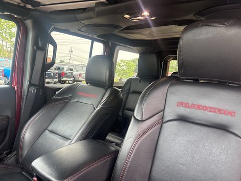 Used 2022 Jeep Wrangler Unlimited Rubicon w/ Dual Top Group AWD/4WD image 5