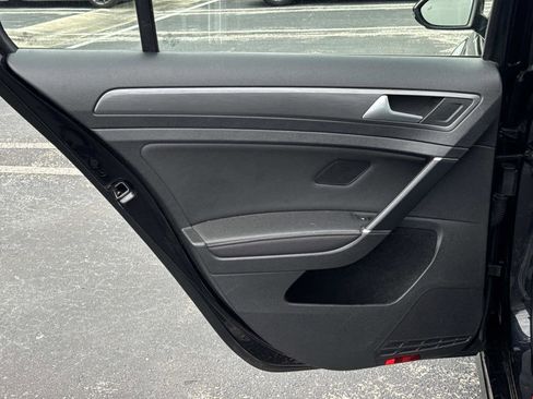 Used 2021 Volkswagen Golf 4-Door image 11