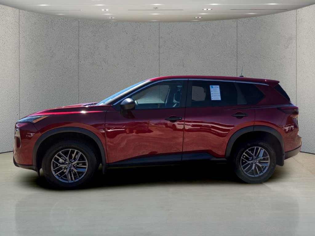 Used 2026 Nissan Rogue S FWD image 2