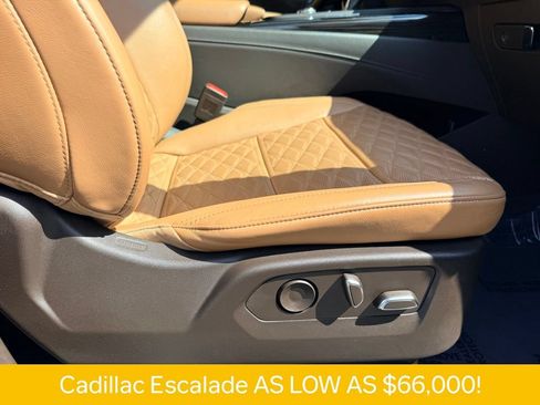 Used 2022 Cadillac Escalade Premium Luxury AWD/4WD image 16
